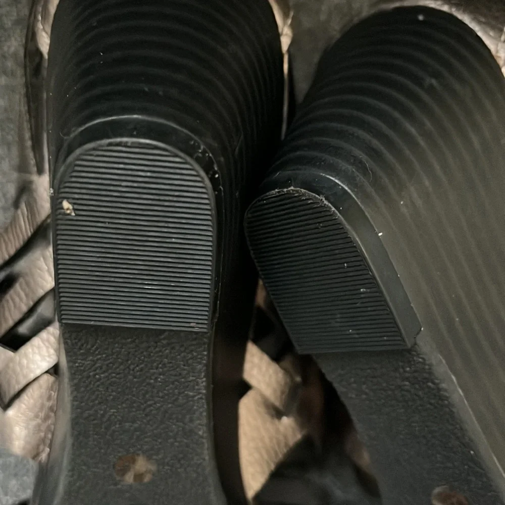 a.n.a  Roman Sandals Size 10 - Picture 5 of 5